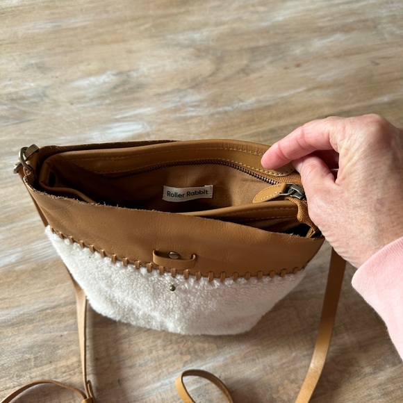 Roller Rabbit cross body handbag - Picture 2 of 5